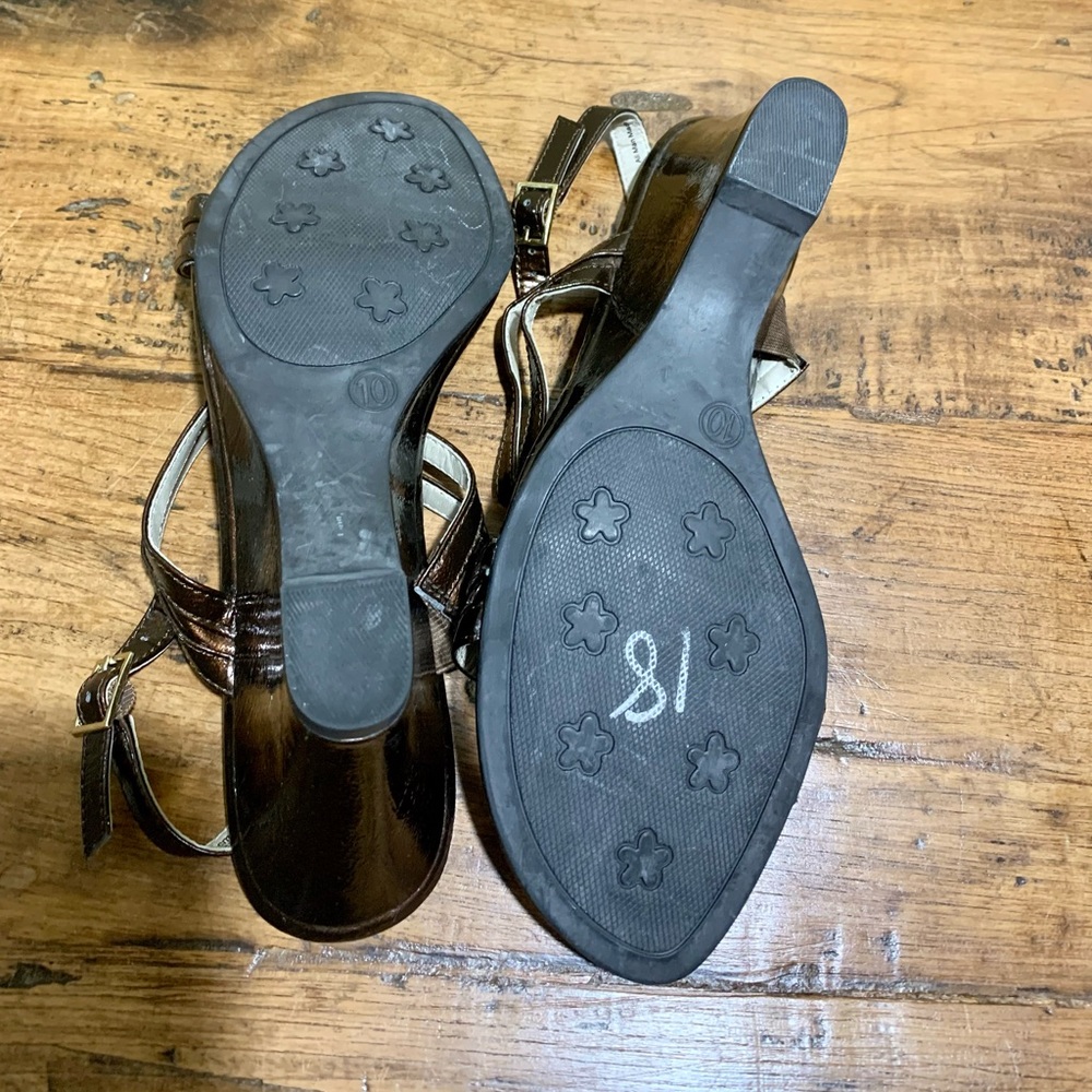 Life Strides Excellent Condition Bronze Shoes - Picture 4 of 6